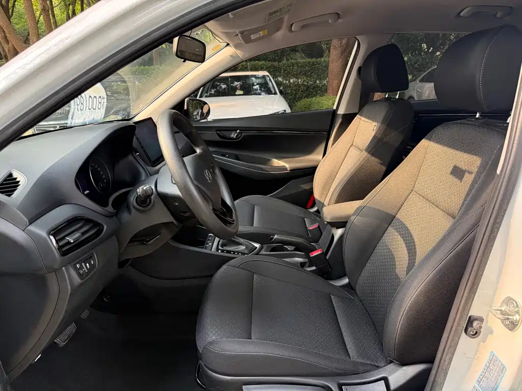 Hyundai Elantra — миниатюра 6