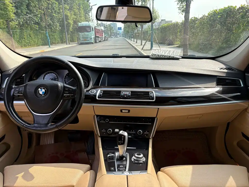 BMW 5 Series GT — миниатюра 12