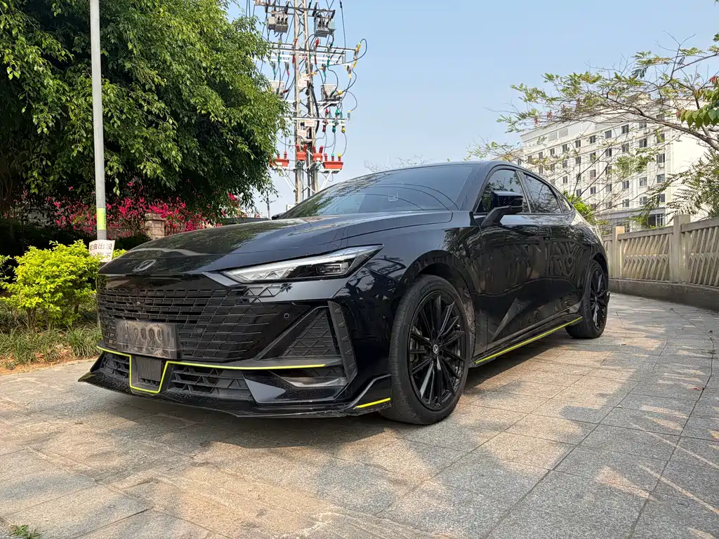 2022 Changan UNI-V - zdjęcie 1 z 10