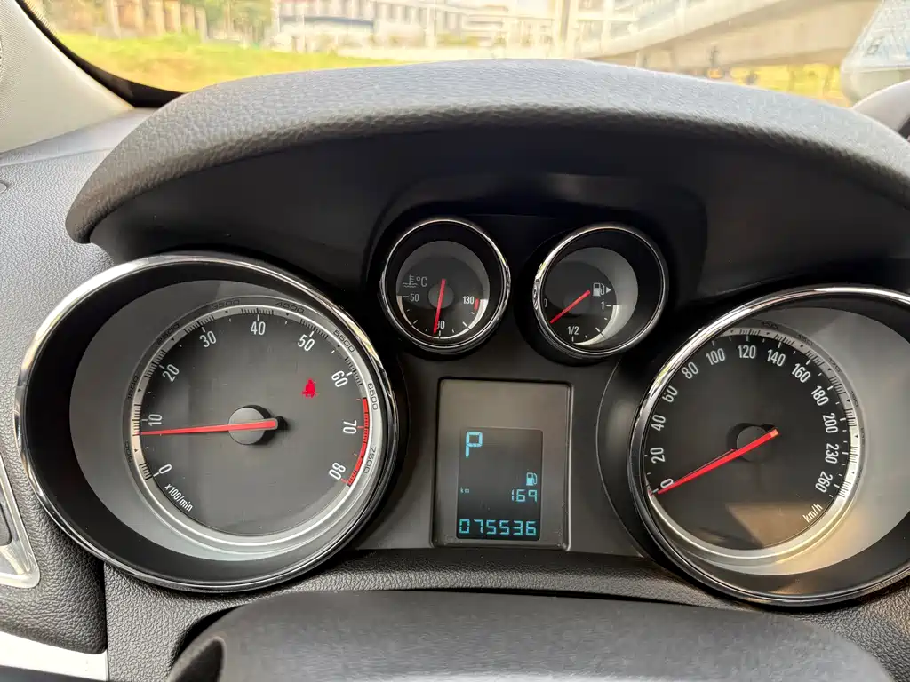 Buick Encore — миниатюра 10