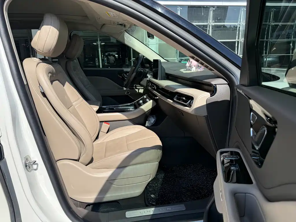 Lincoln Aviator (Import) — миниатюра 13