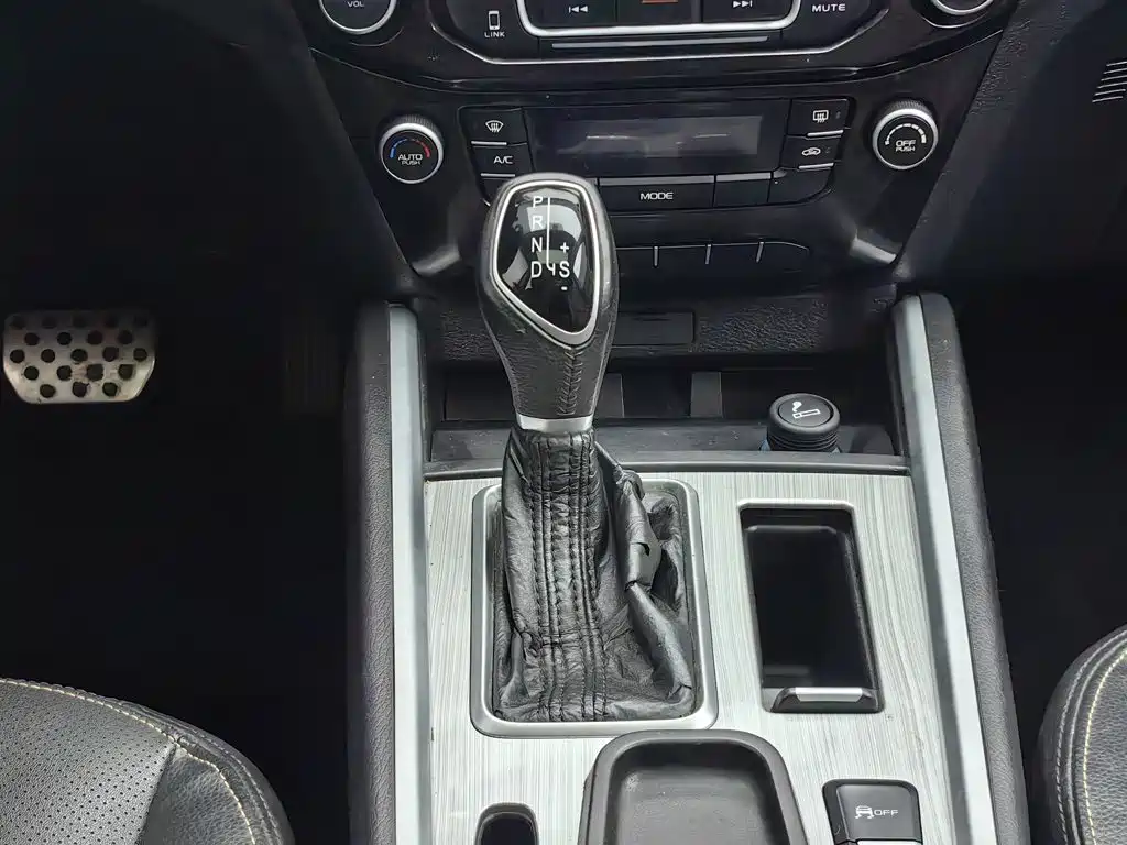 Geely Vision X6 — миниатюра 13