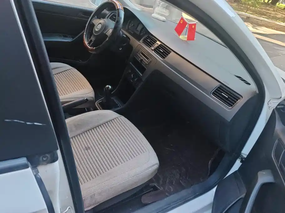Volkswagen Santana — миниатюра 8