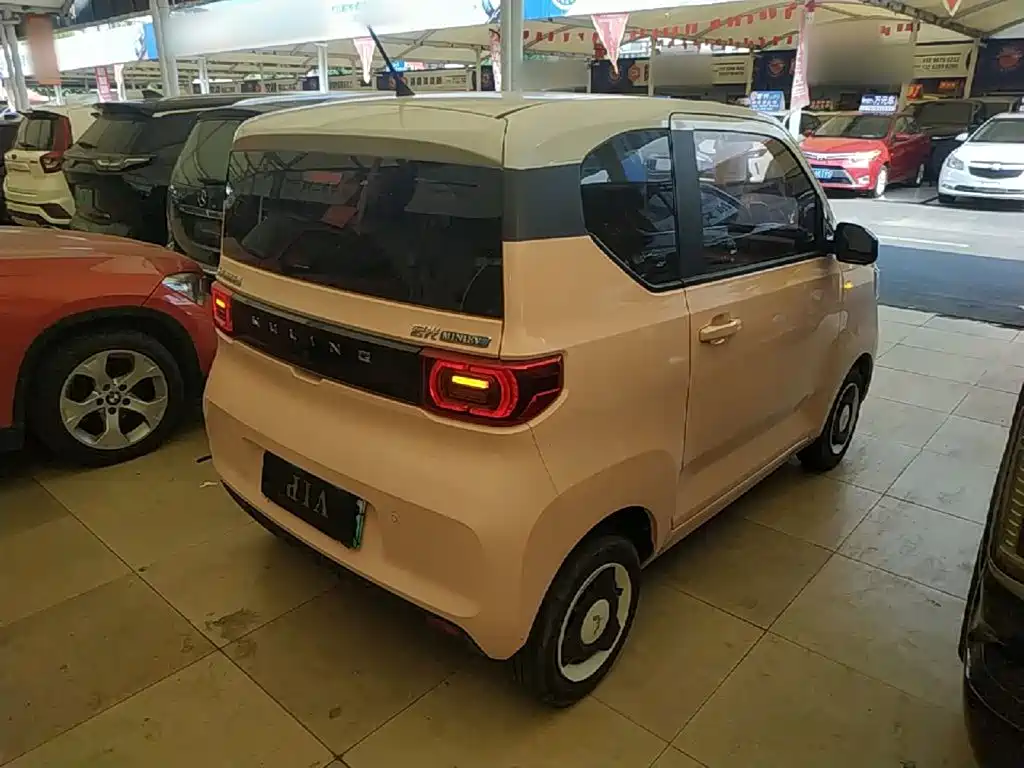 Wuling MINIEV — миниатюра 7