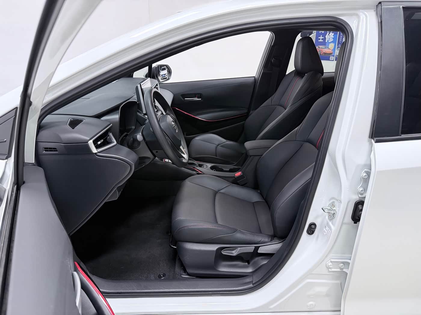 Toyota Levin 1.2 л 2022 г. Белый, пробег 22000 км