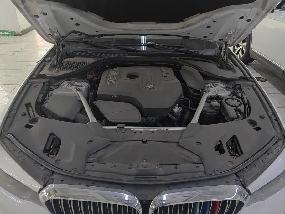 BMW 5 Series — миниатюра 10