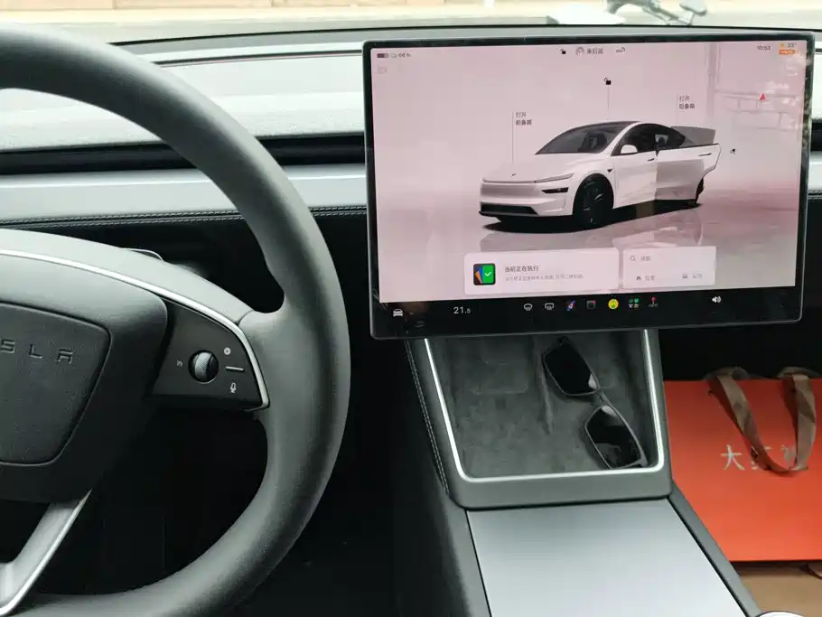 Tesla Model Y — миниатюра 16