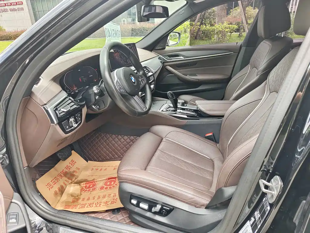 BMW 5 Series — миниатюра 8