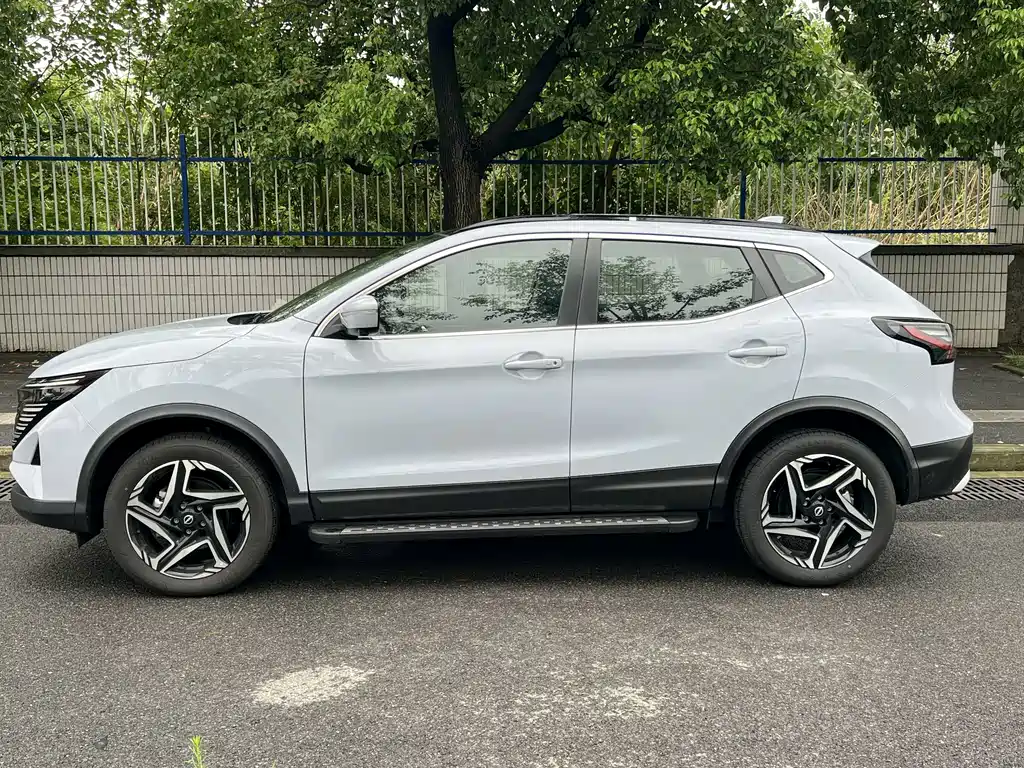 Nissan Qashqai — миниатюра 7