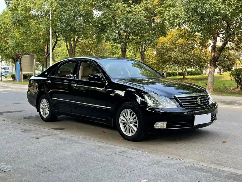 Toyota Crown — миниатюра 4