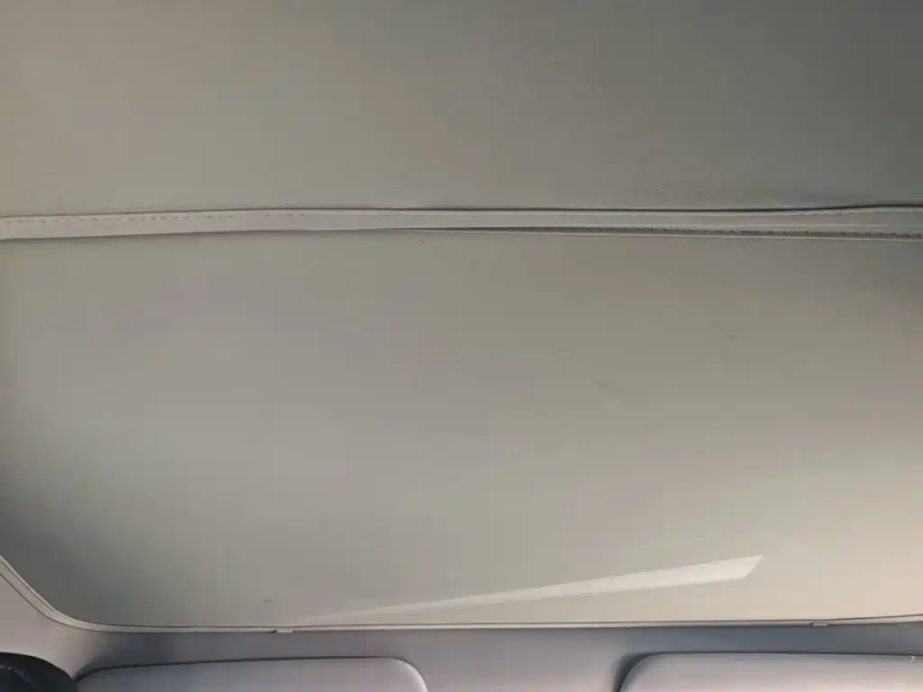 Tesla Model Y — миниатюра 18