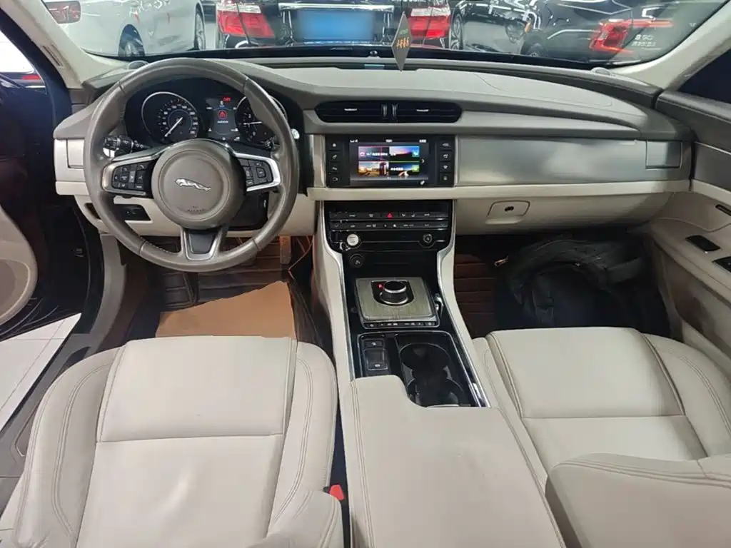 Jaguar XFL — миниатюра 10