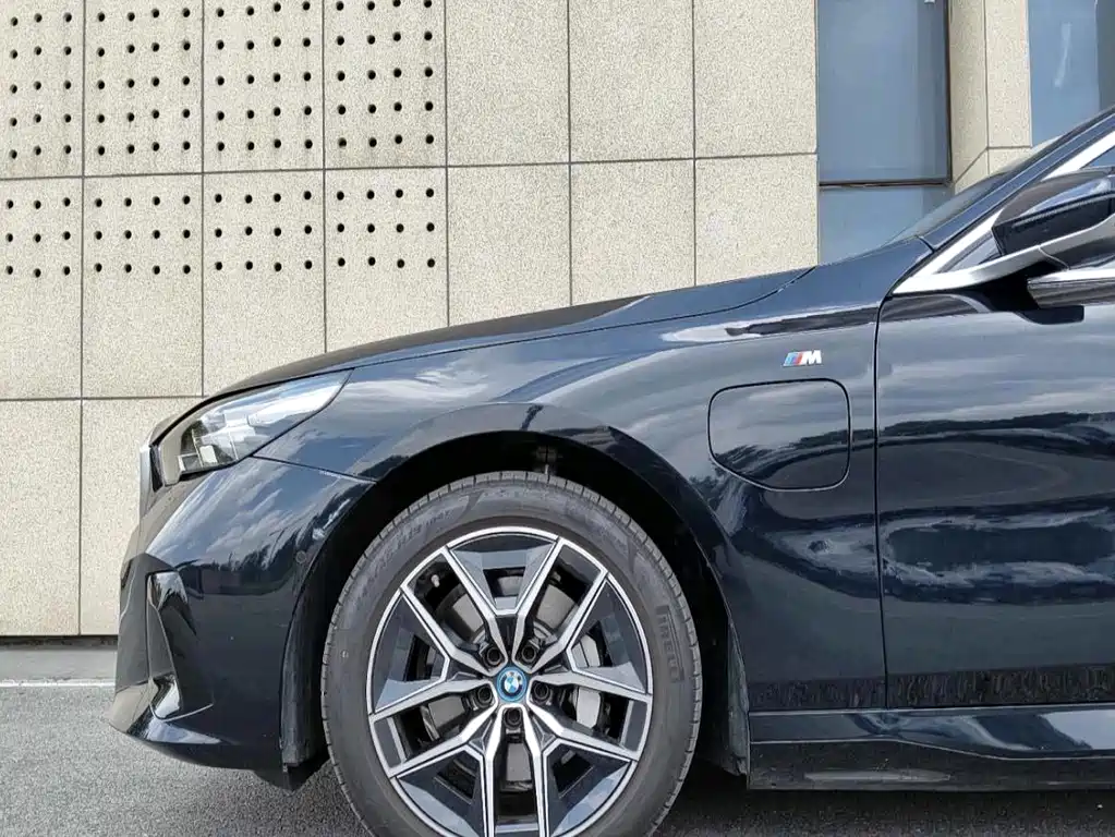BMW i5 — миниатюра 9