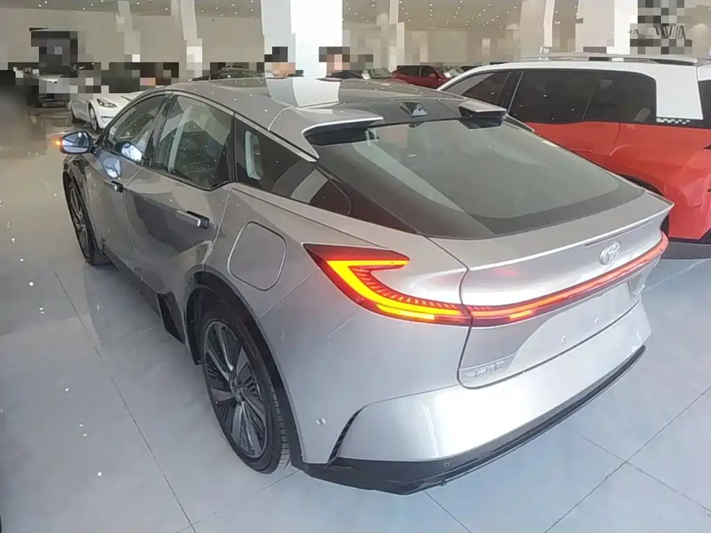 Toyota bZ5 — миниатюра 5