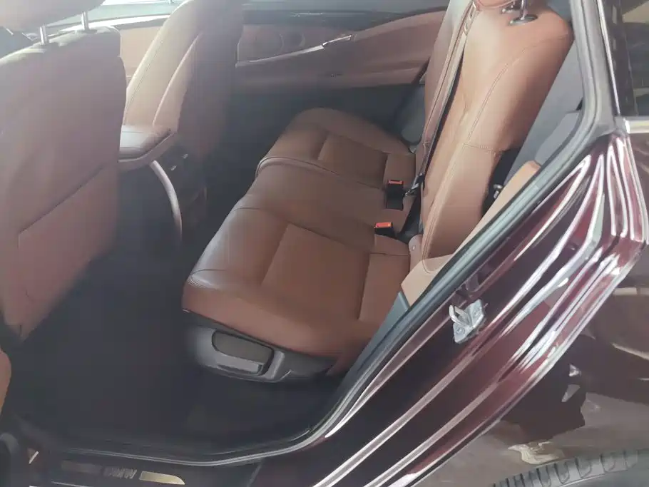 BMW 5 Series GT — миниатюра 11
