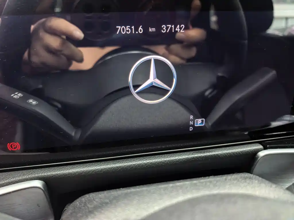 Mercedes-Benz GLB — миниатюра 11