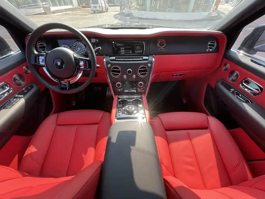 Rolls-Royce Cullinan — миниатюра 19