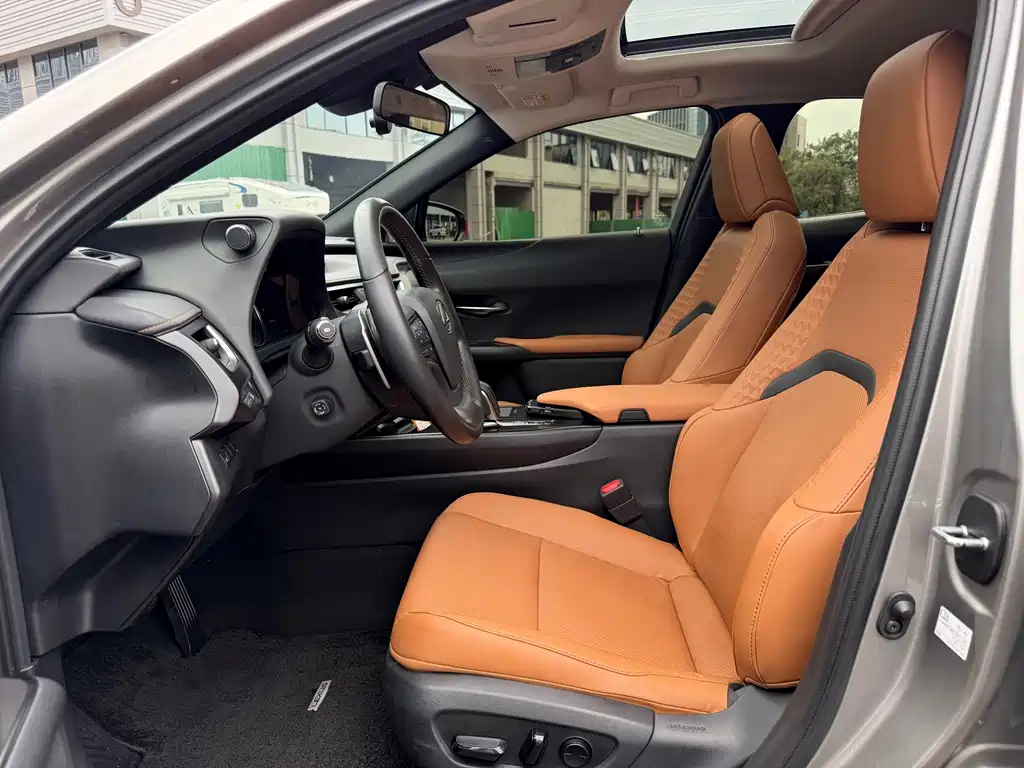 Lexus UX New Energy — миниатюра 4