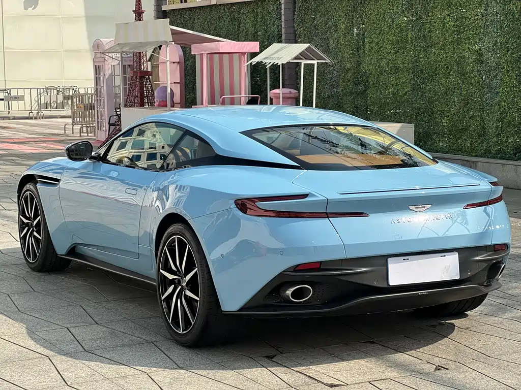ASTON MARTIN DB11