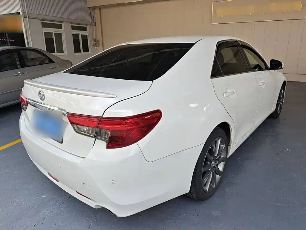 Toyota Reiz — миниатюра 7