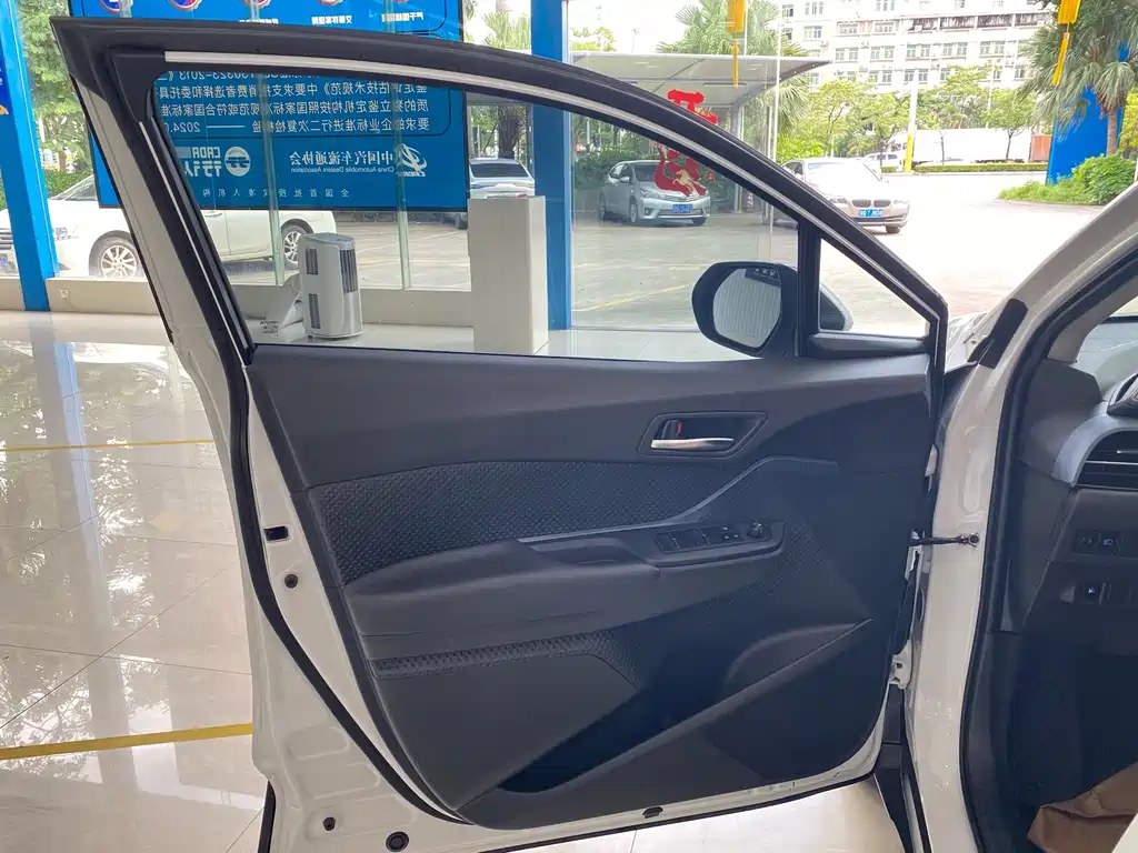 Toyota IZOA — миниатюра 4
