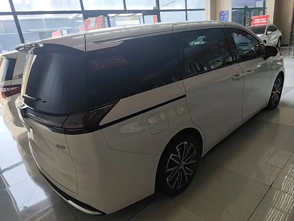 GAC Motor Trumpchi E8 PHEV — миниатюра 7