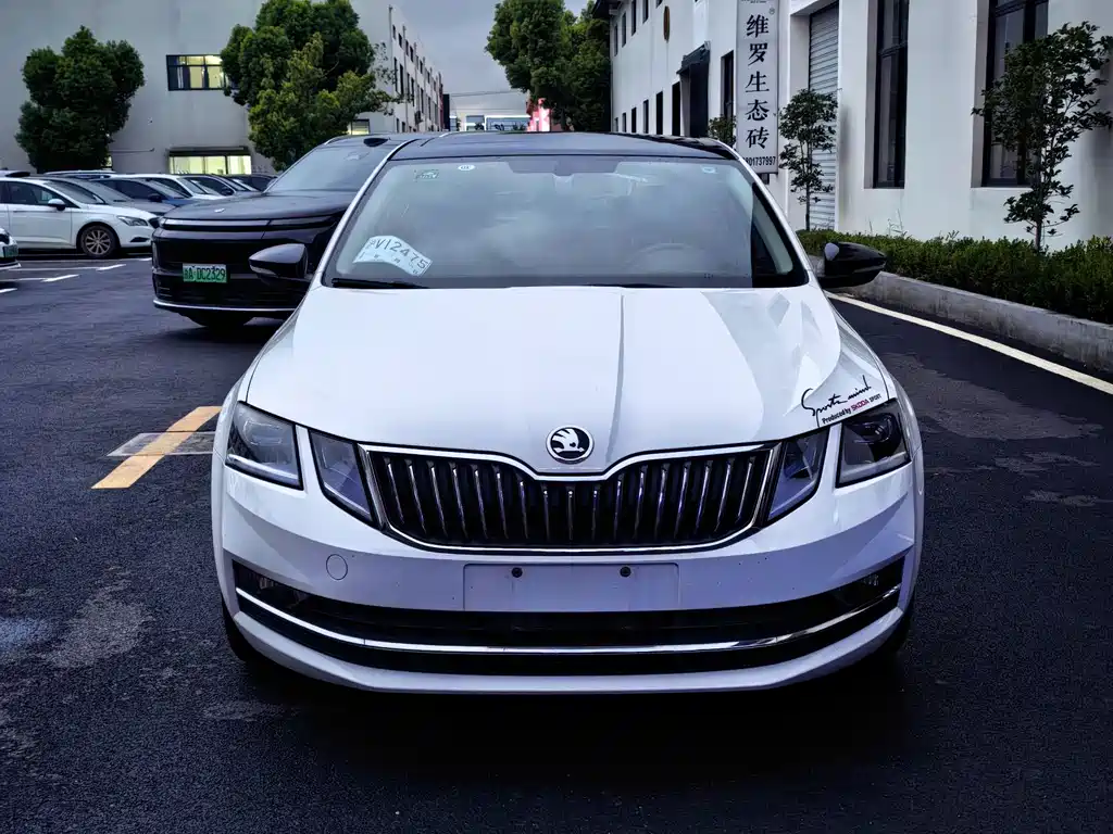 Skoda Octavia - фото 3