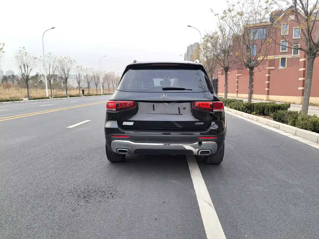 MERCEDES-BENZ GLB