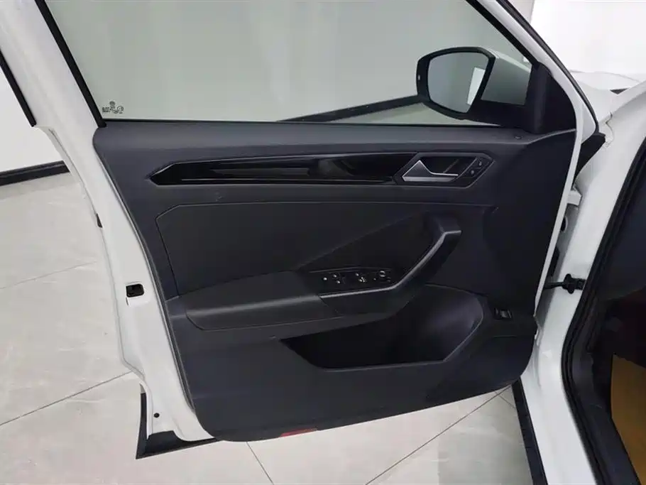 VOLKSWAGEN T ROC EXPLORING SONGS