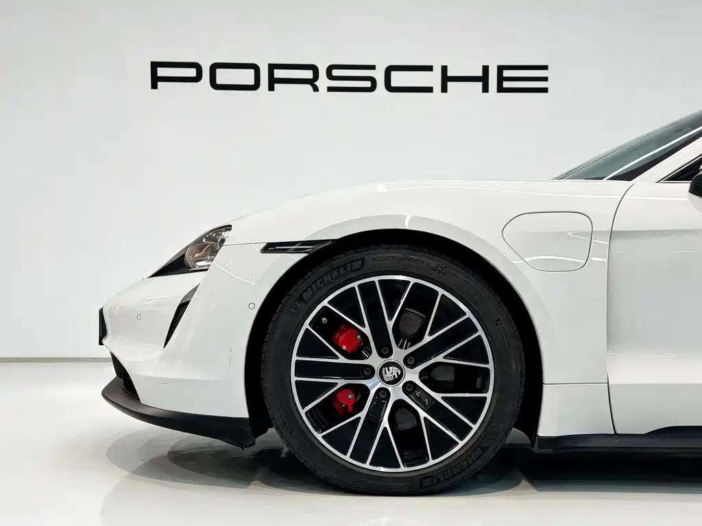 Porsche Taycan — миниатюра 6