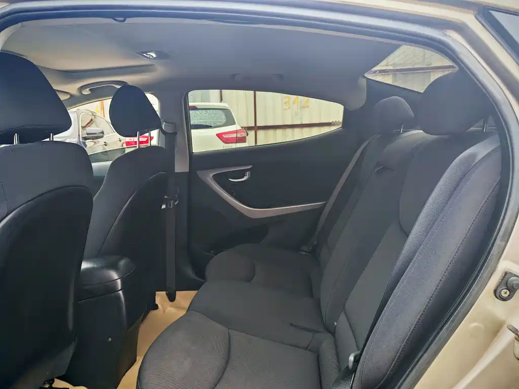 Hyundai Elantra Langdong — миниатюра 11