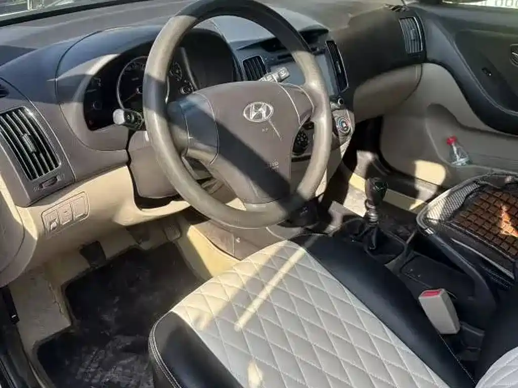 Hyundai Elantra — миниатюра 6