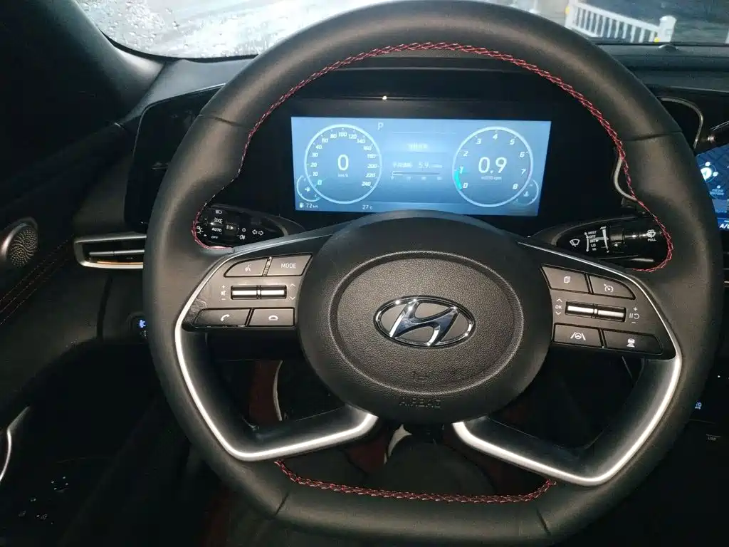 Hyundai Elantra — миниатюра 11