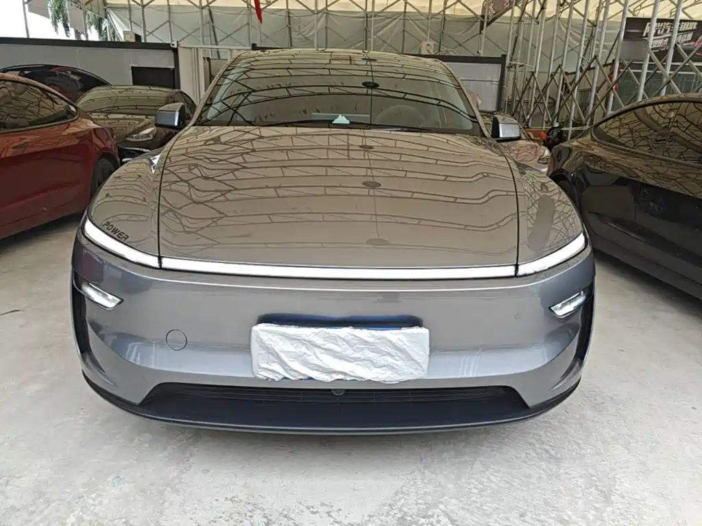Tesla Model Y — миниатюра 3
