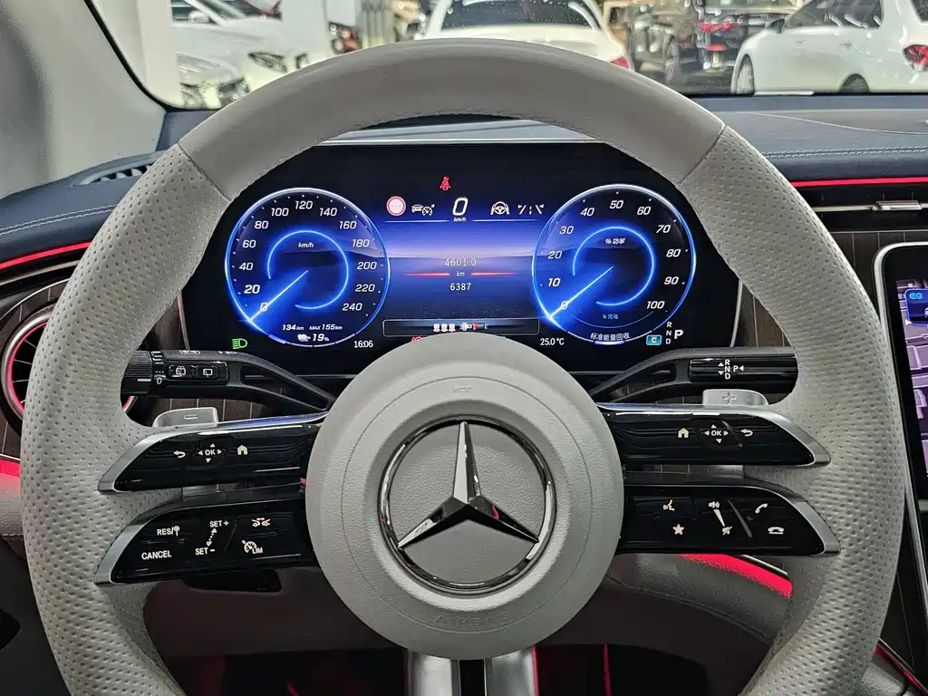 Mercedes-Benz EQE SUV — миниатюра 4