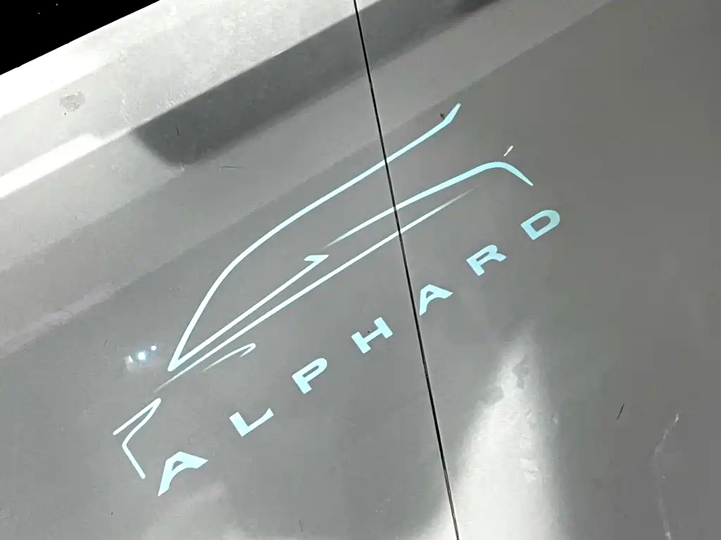 Toyota Alphard - фото 4