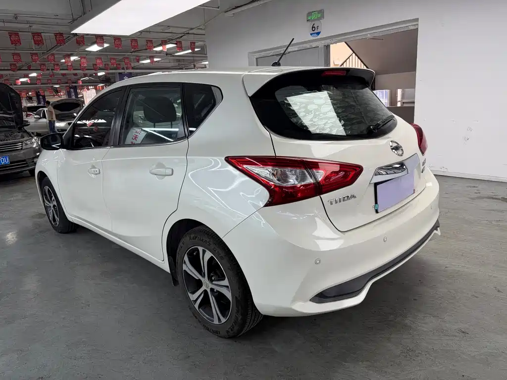 Nissan Tiida — миниатюра 12
