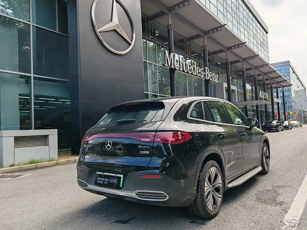 Mercedes-Benz EQE SUV — миниатюра 16