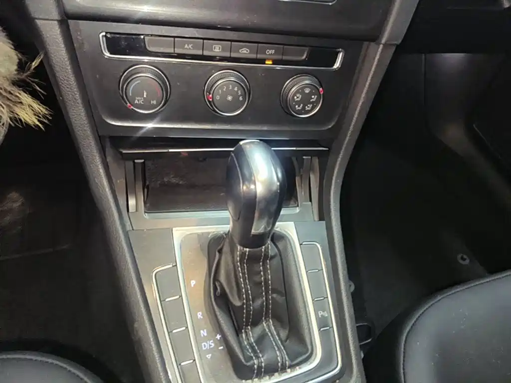 Volkswagen Golf — миниатюра 14