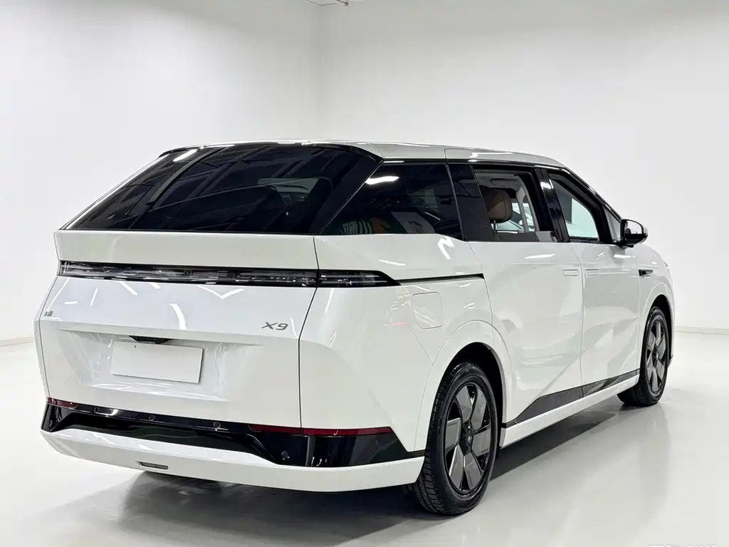 XPeng X9 — миниатюра 9