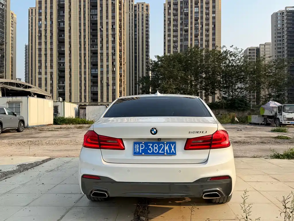 BMW 5 Series — миниатюра 9