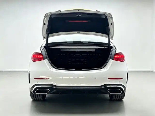 Mercedes-Benz C-Class — миниатюра 12