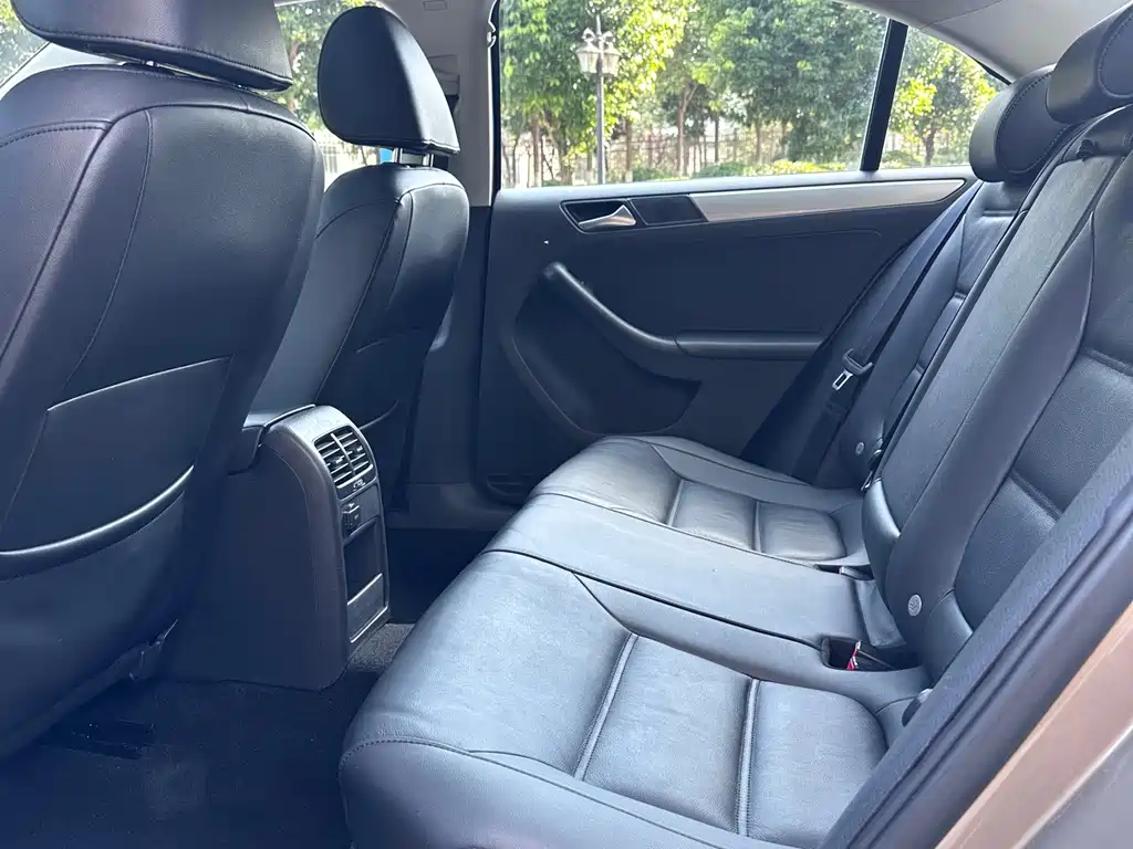 Volkswagen Sagitar — миниатюра 5