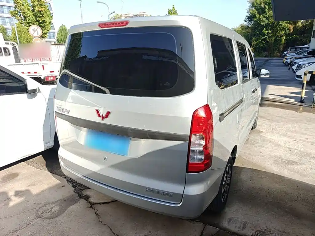 Wuling Hongguang V — миниатюра 7