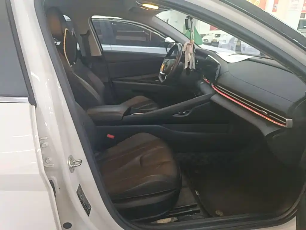 Hyundai Elantra — миниатюра 25