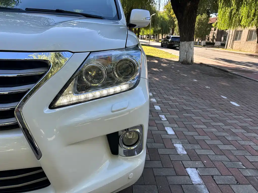 Lexus LX — миниатюра 10