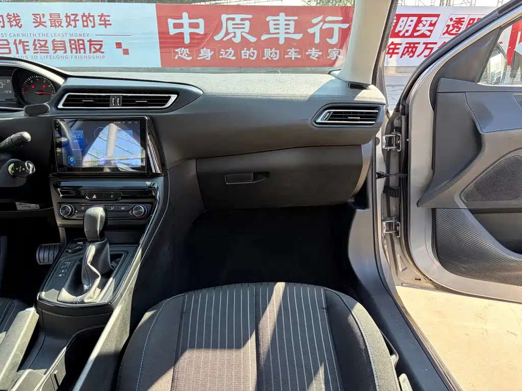 Peugeot 308 — миниатюра 12