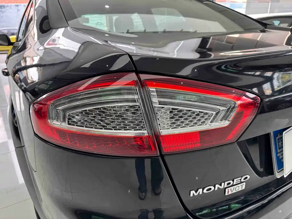 Ford Mondeo — миниатюра 30