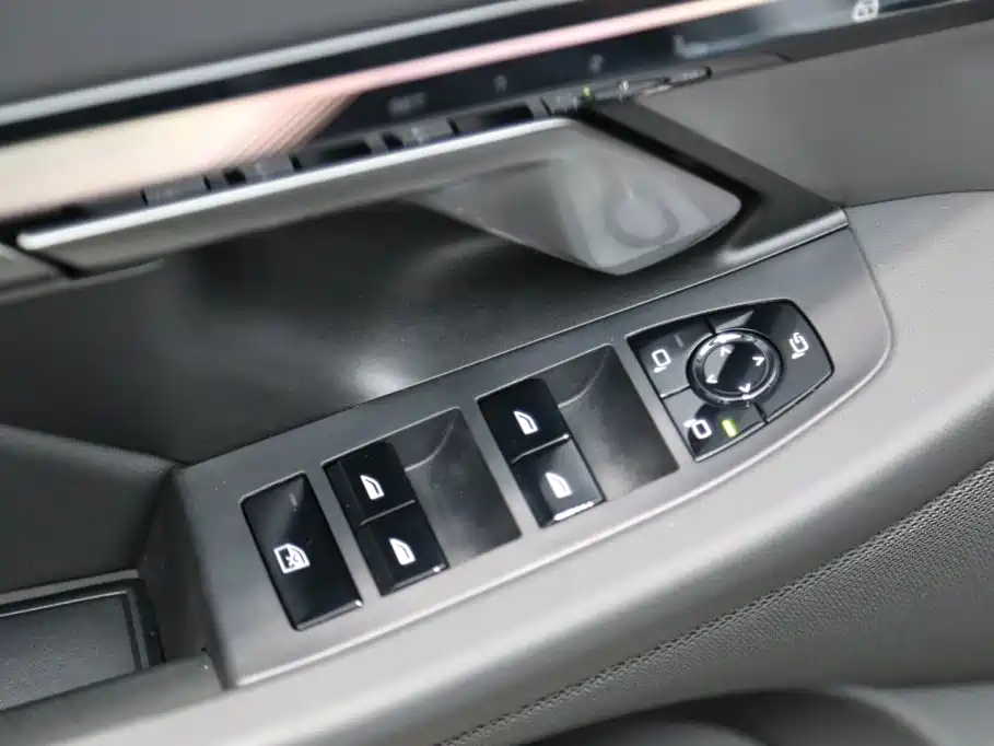 BMW 5 Series — миниатюра 12