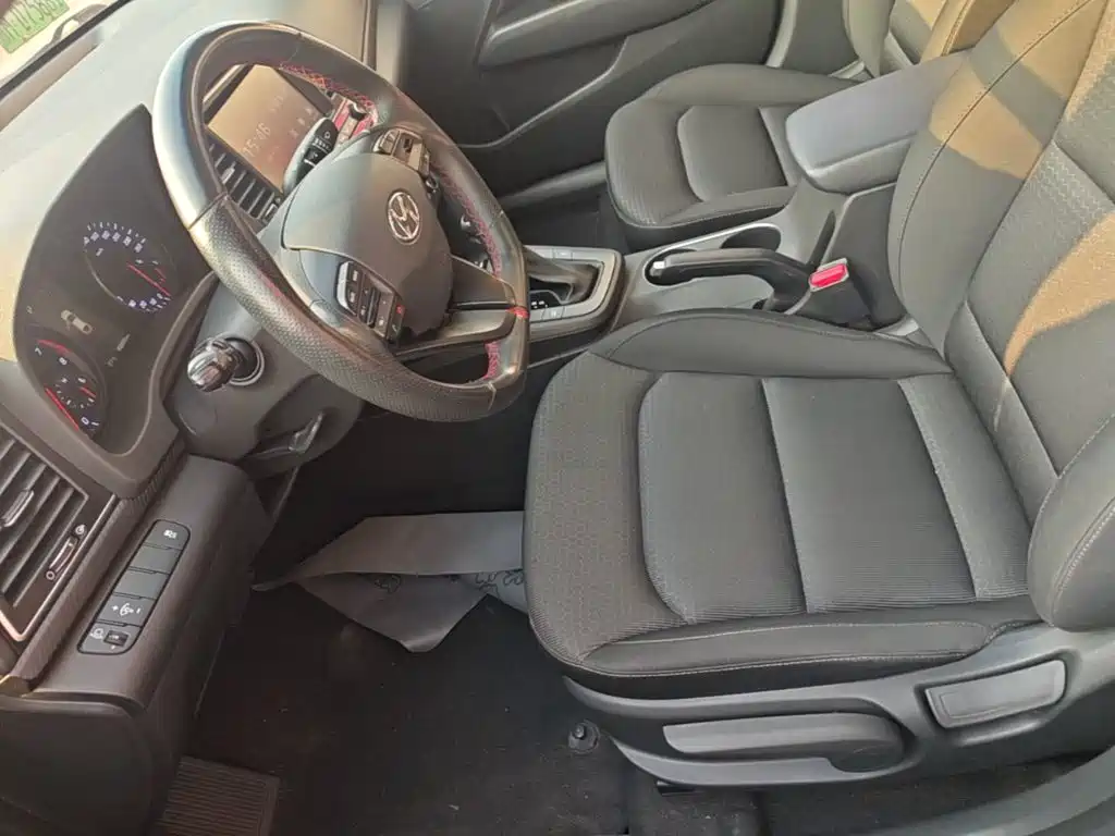 Hyundai Elantra — миниатюра 15